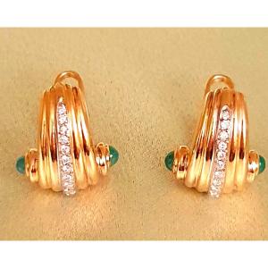 Yellow Gold Clips With A Line Of Diamonds And 2 Emerald Cabochons