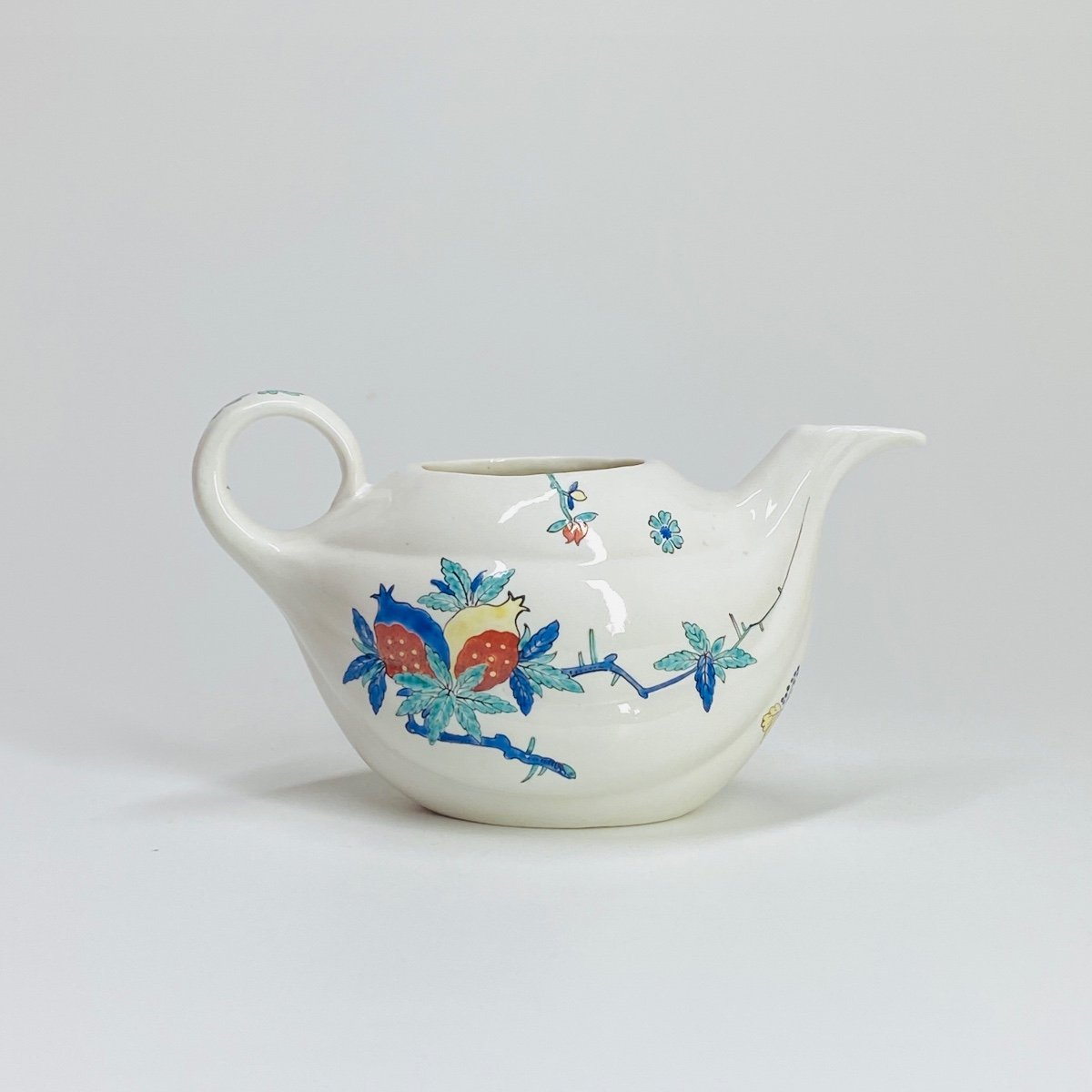 Chantilly - Soft Porcelain Teapot With Kakiemon Decoration - Circa 1740-photo-1