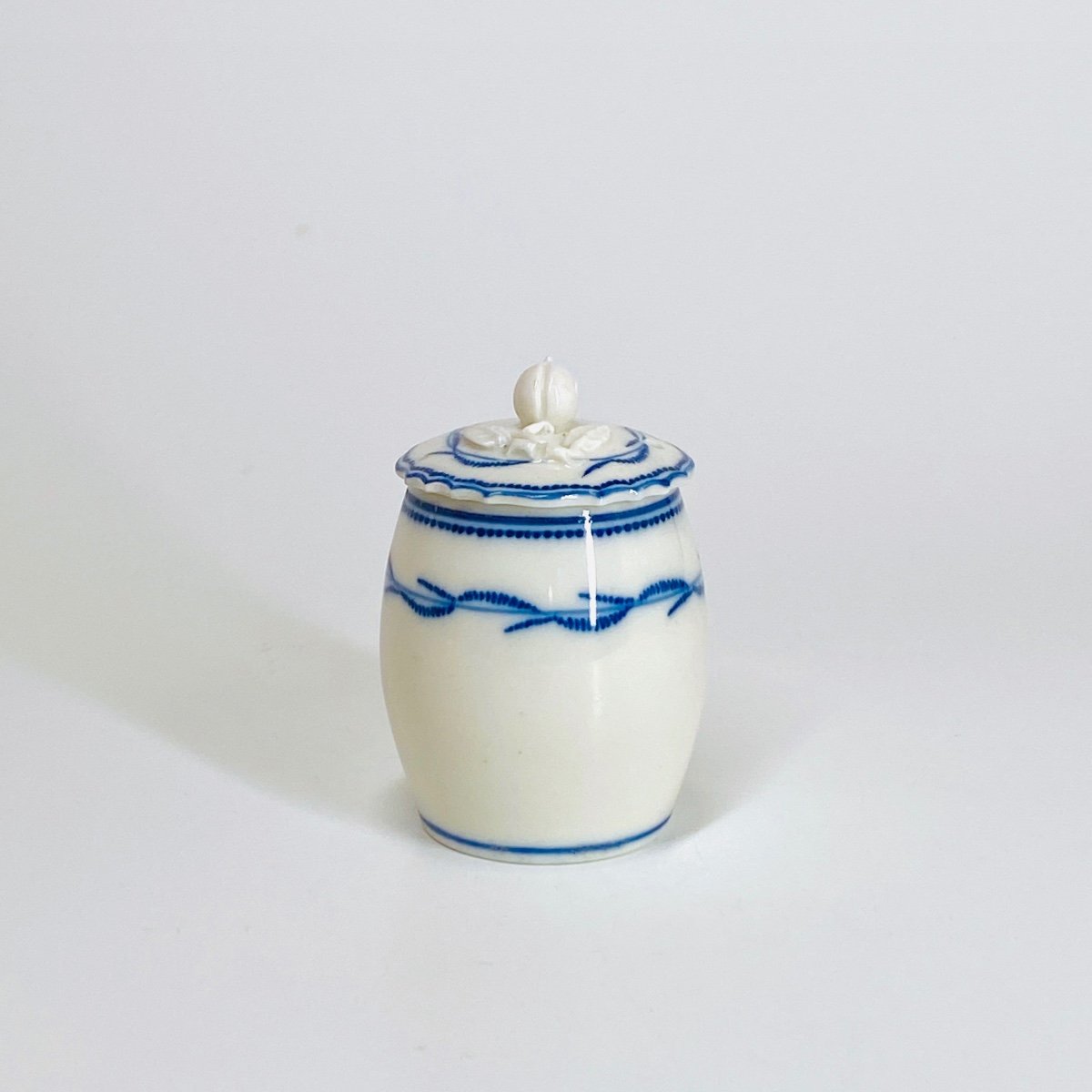 Arras Soft Porcelain Mustard Pot - Eighteenth Century-photo-2