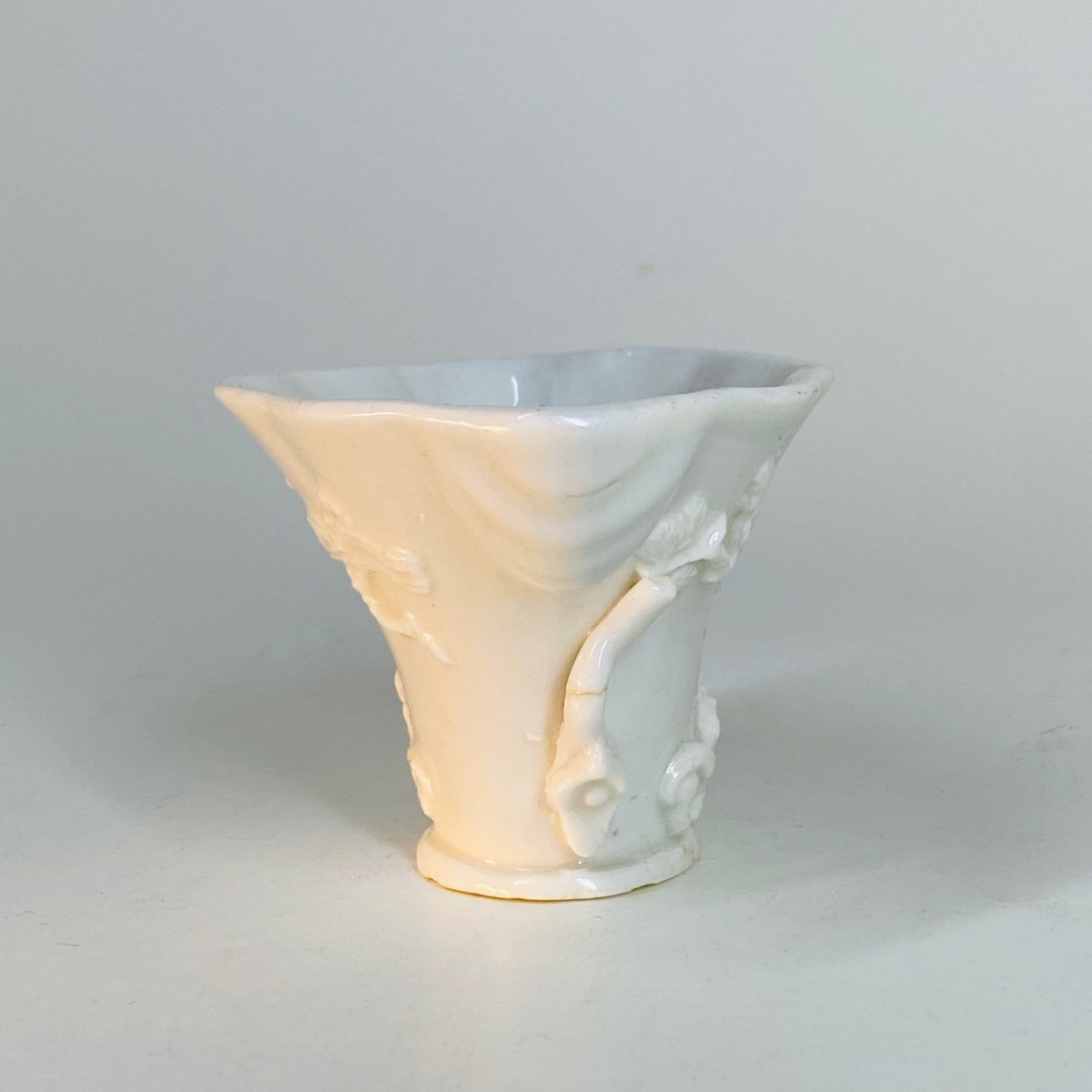 Libatory Cup In "blanc De Chine" Porcelain - Kangxi Period (1662-1722)-photo-2