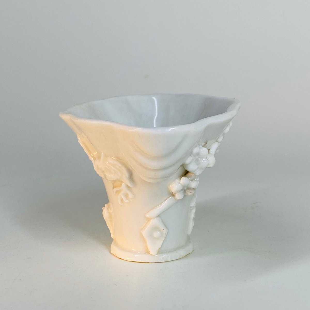 Libatory Cup In "blanc De Chine" Porcelain - Kangxi Period (1662-1722)-photo-4