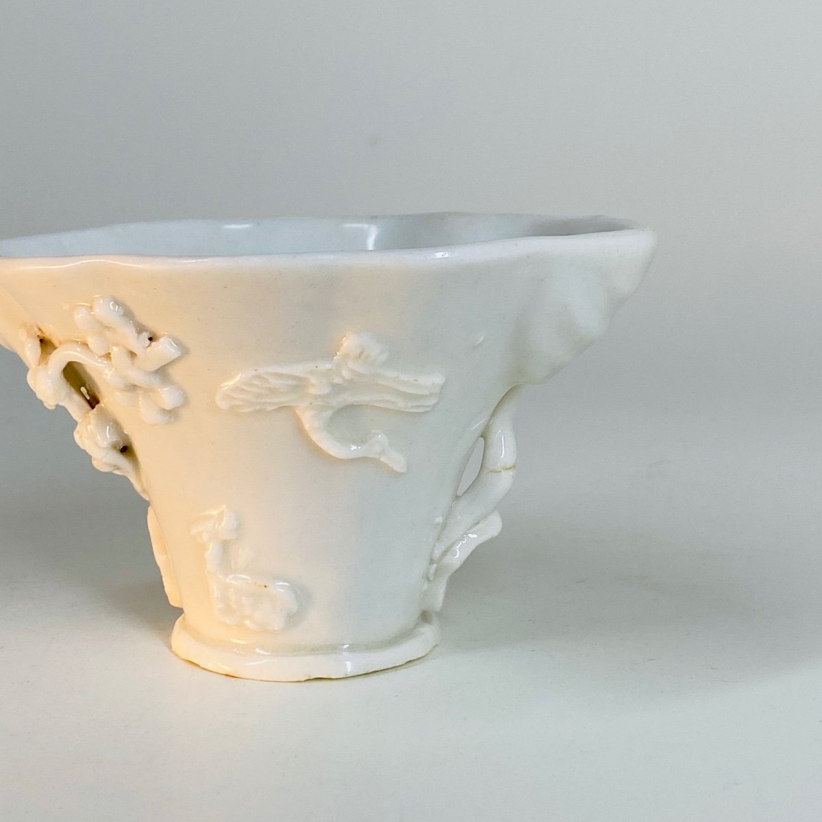 Coupe libatoire en porcelaine  "Blanc De Chine " - Époque Kangxi (1662-1722)-photo-1