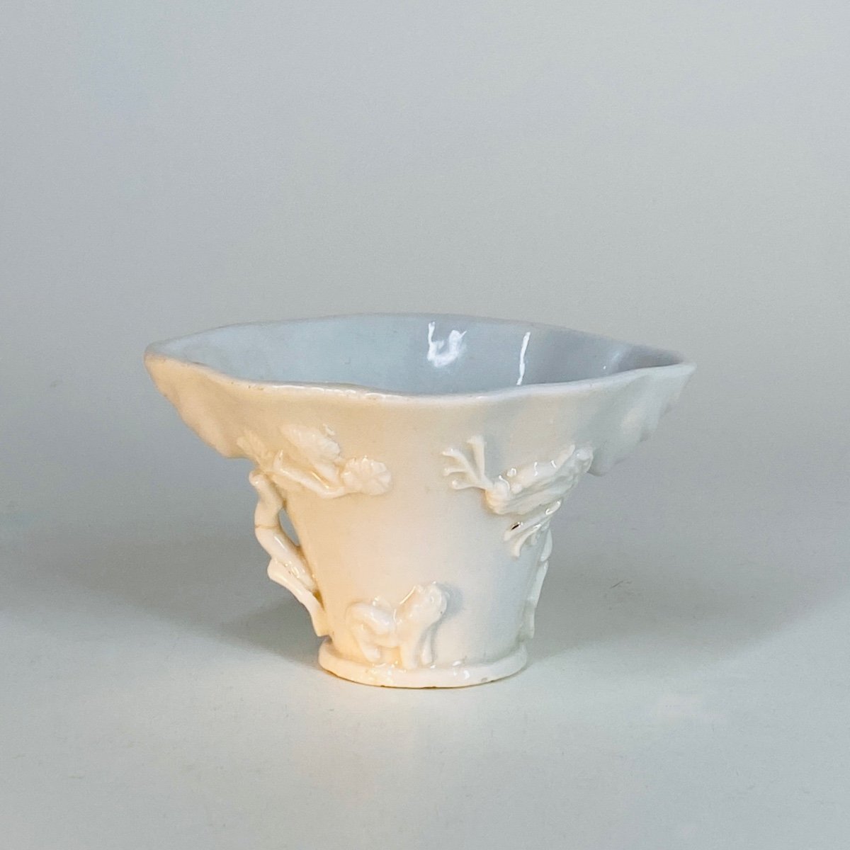 Libatory Cup In "blanc De Chine" Porcelain - Kangxi Period (1662-1722)