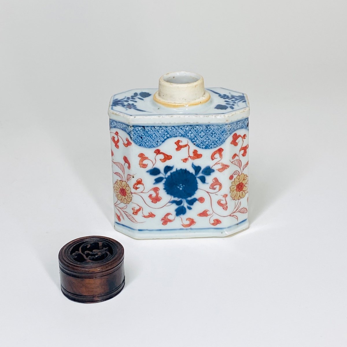 China - Imari Decorated Tea Bottle - Kangxi Period (1662-1722)-photo-1