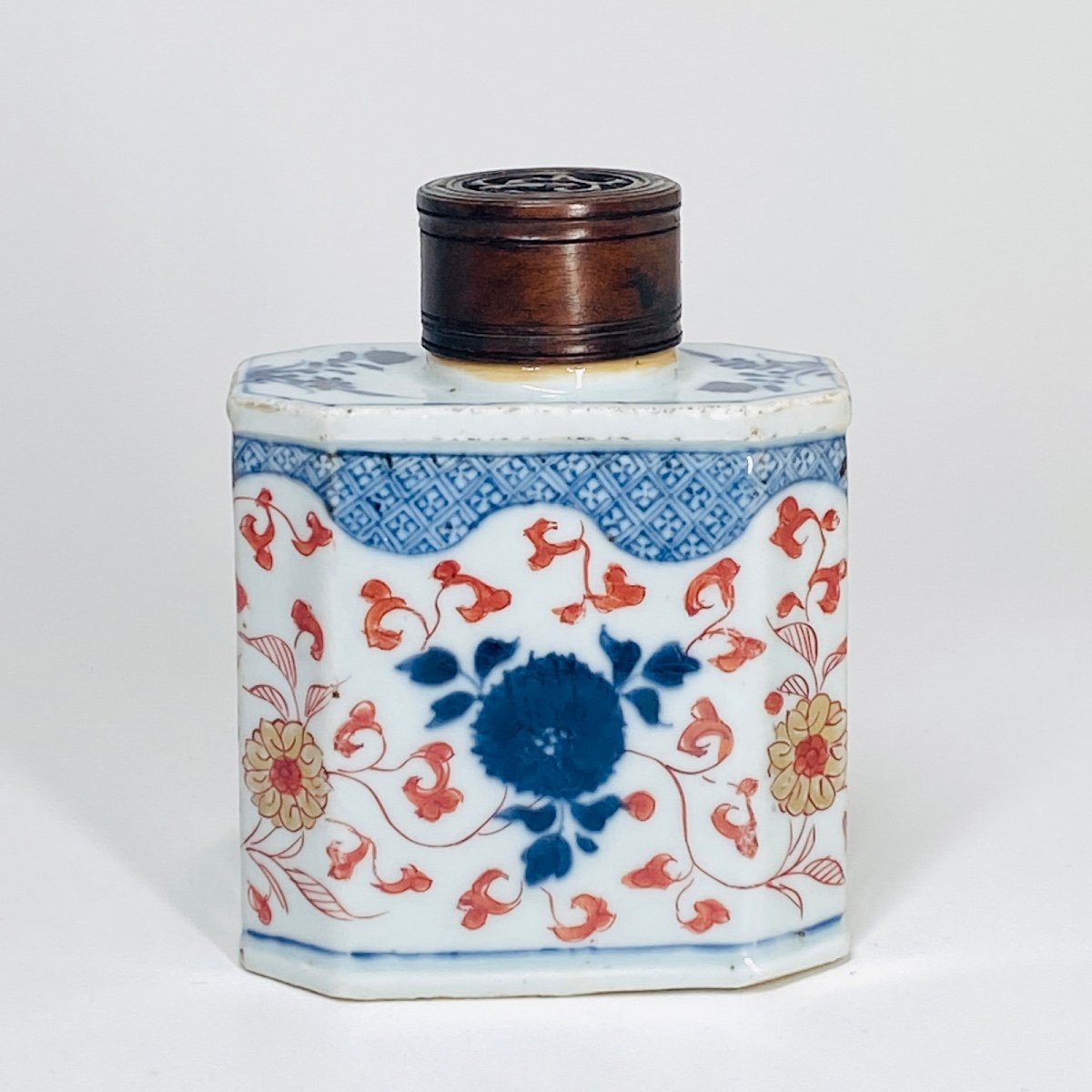 China - Imari Decorated Tea Bottle - Kangxi Period (1662-1722)