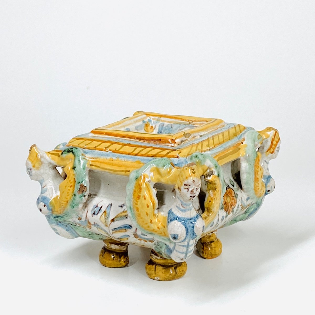 Large Table Salt Cellar In Deruta Majolica - 17th Century