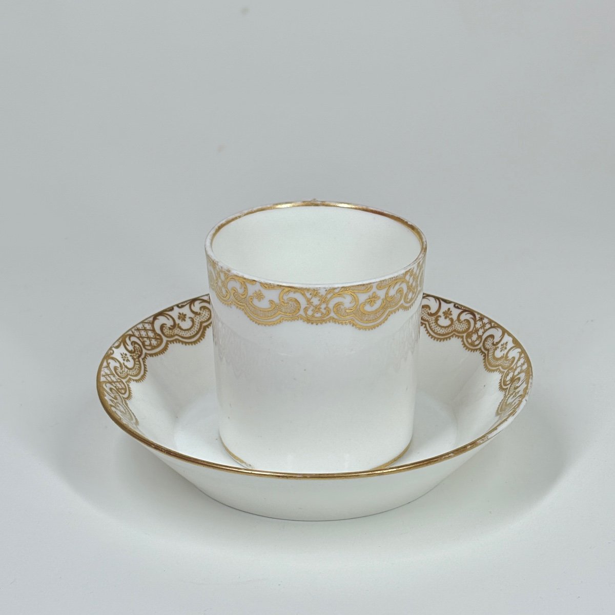 Grande tasse à chocolat en porcelaine tendre de Sèvres - XVIIIe siècle-photo-2