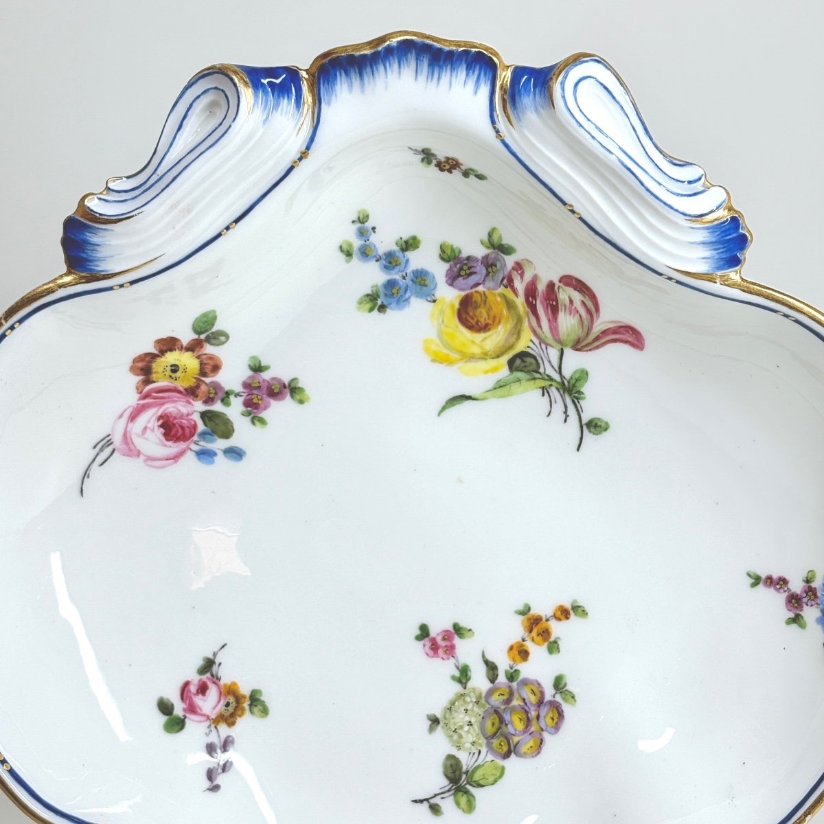 Shell-shaped Compotier In Soft Sèvres Porcelain - Eighteenth Century-photo-2