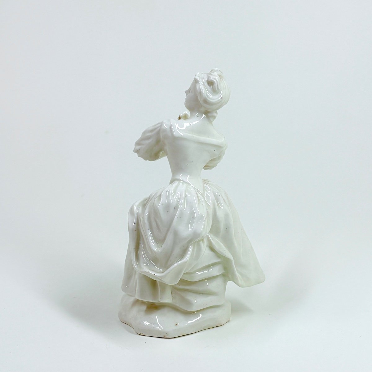 Soft Porcelain Statuette Depicting A Young Woman - Eighteenth Century-photo-3