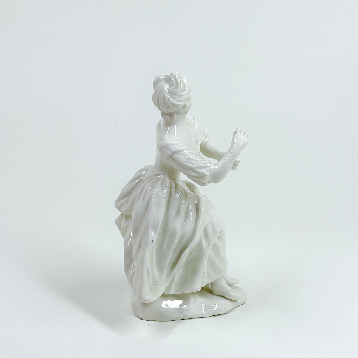 Soft Porcelain Statuette Depicting A Young Woman - Eighteenth Century-photo-4