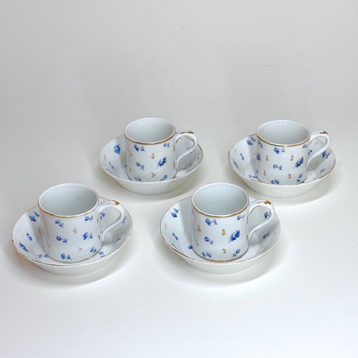 Quatre tasses en porcelaine de Niderviller - Fin du XVIIIe siècle