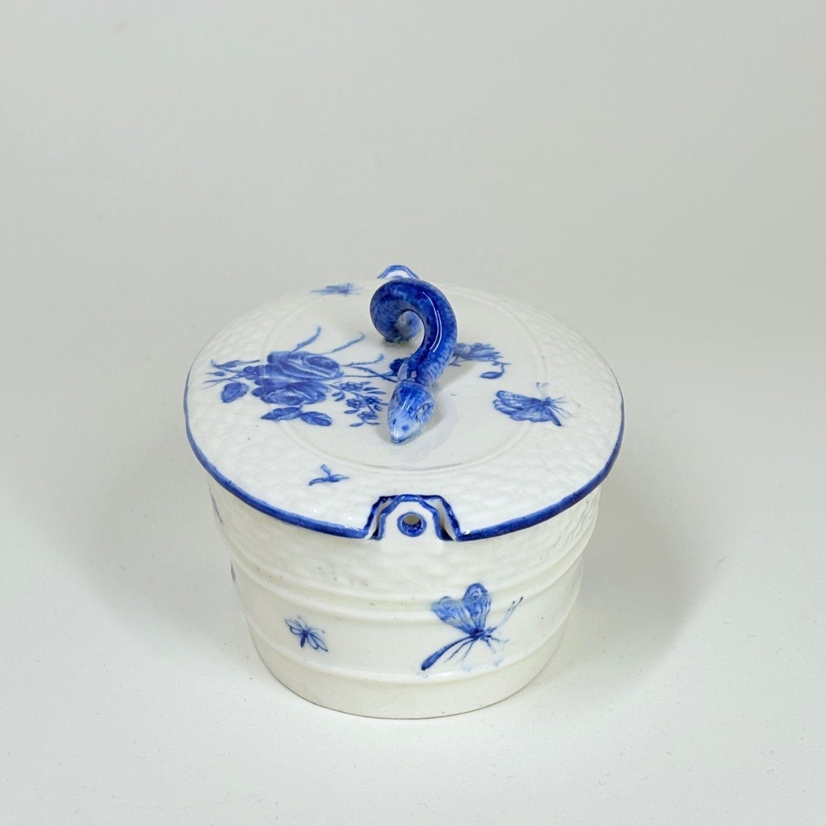 Butter Dish In Soft Porcelain From Chantilly - Eighteenth Century-photo-3