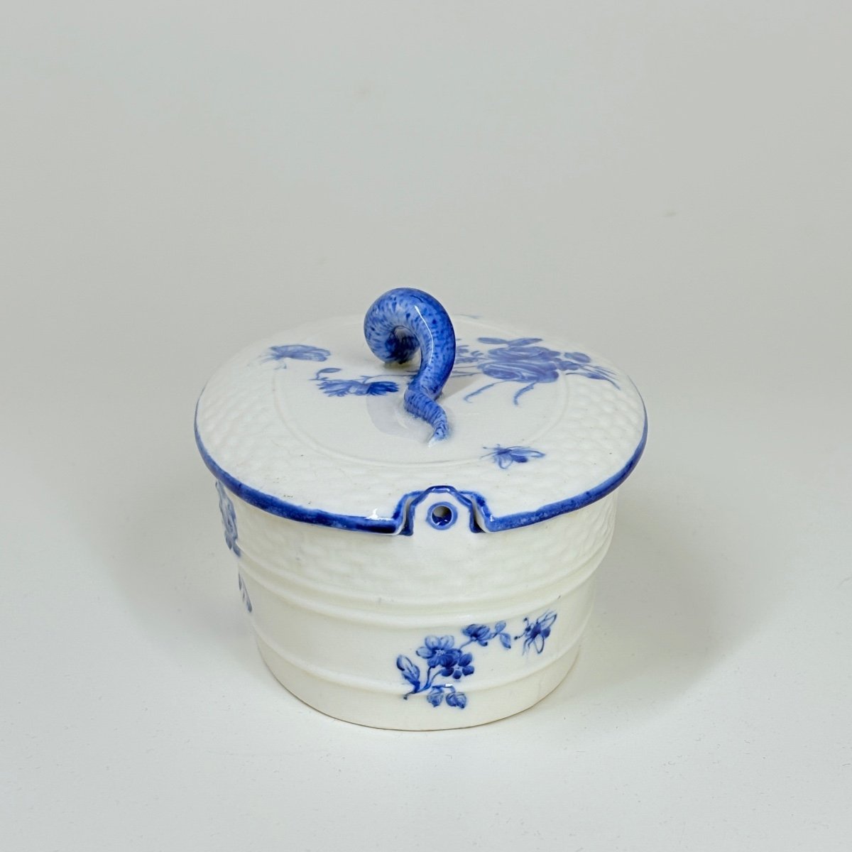 Butter Dish In Soft Porcelain From Chantilly - Eighteenth Century-photo-1