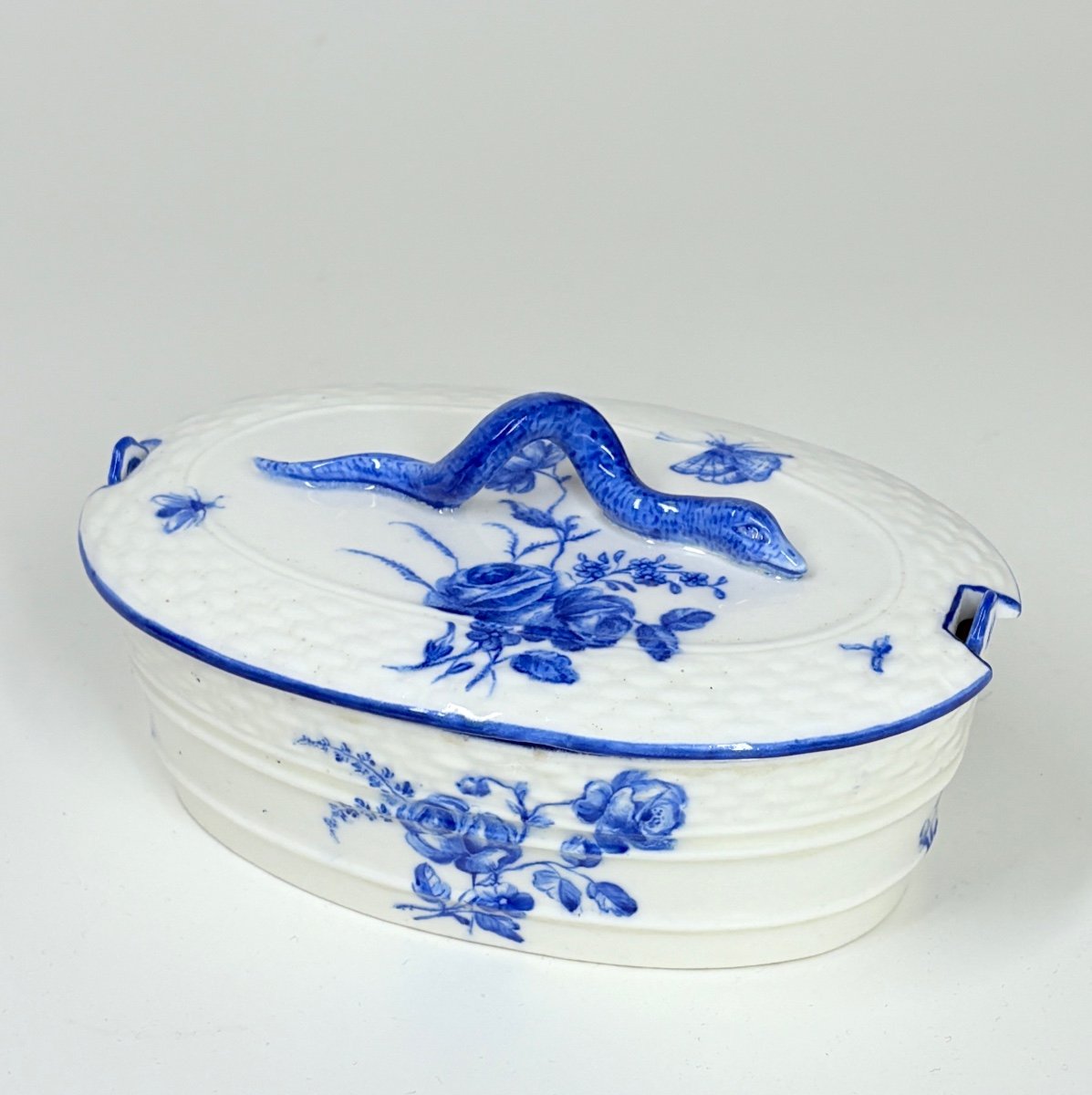 Butter Dish In Soft Porcelain From Chantilly - Eighteenth Century