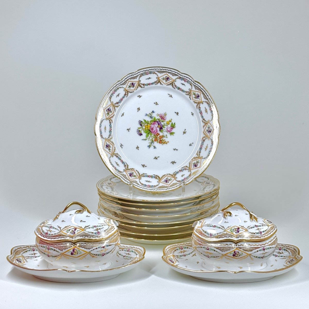 Set Of Nine Bordeaux Porcelain Plates And Two Paris (locré) Porcelain Sugar Bowls - Eighteenth -photo-5