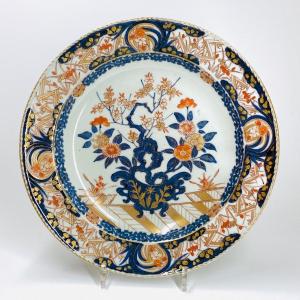 Japon - Plat en porcelaine à décor Imari - Début du XVIIIe siècle