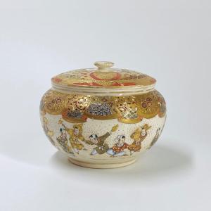 Round Box In Satsuma Earthenware - Japan - Meiji Period