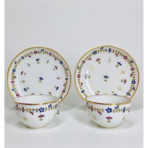 Nyon (suisse) - Paire de tasses à décor aux barbeaux - XVIIIe siècle