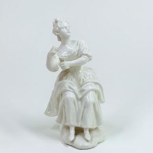 Soft Porcelain Statuette Depicting A Young Woman - Eighteenth Century