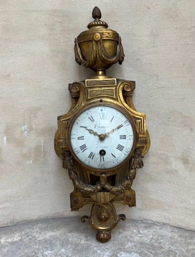 Cartel Wall Lamp In Gilt Bronze Decorated With An Antique Vase, Garlands Of Foliage.