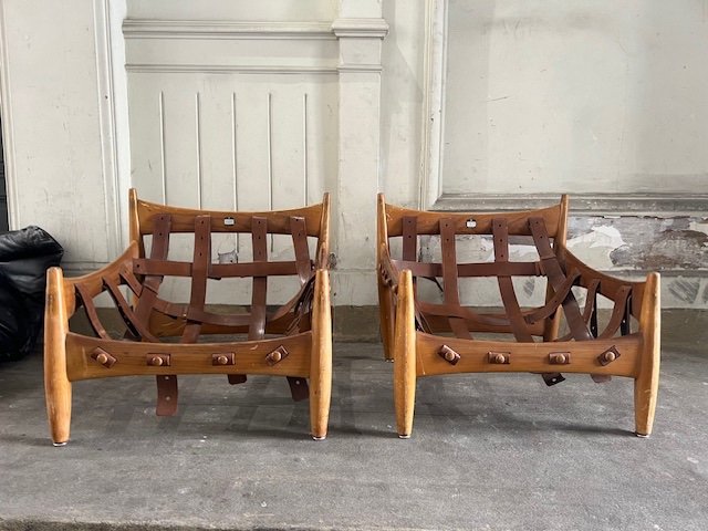 Deux Fauteuils En Bois Avec Coussins En Cuir-photo-2