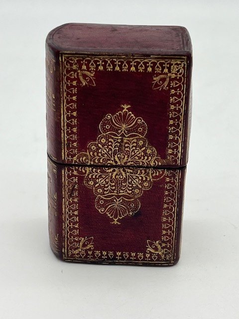 Book-shaped Needle Case, England, 18th Century -photo-2