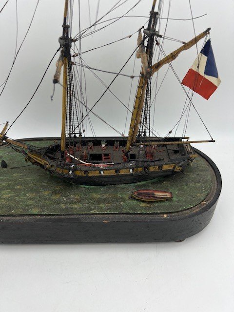 Modèle De Bateau En Bois Peint  Sous Globe En Verre  Origine : France, XIXe Siècle-photo-3