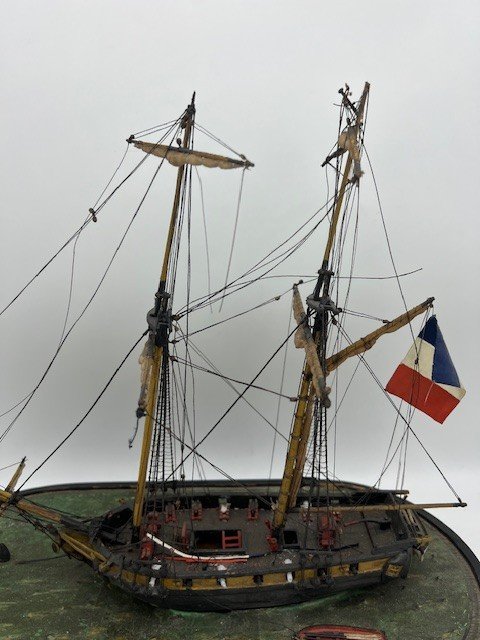 Modèle De Bateau En Bois Peint  Sous Globe En Verre  Origine : France, XIXe Siècle-photo-1