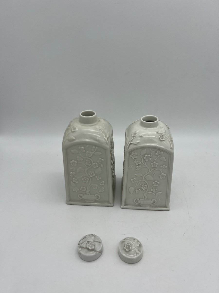 Two Porcelain Tea Holders. -photo-3