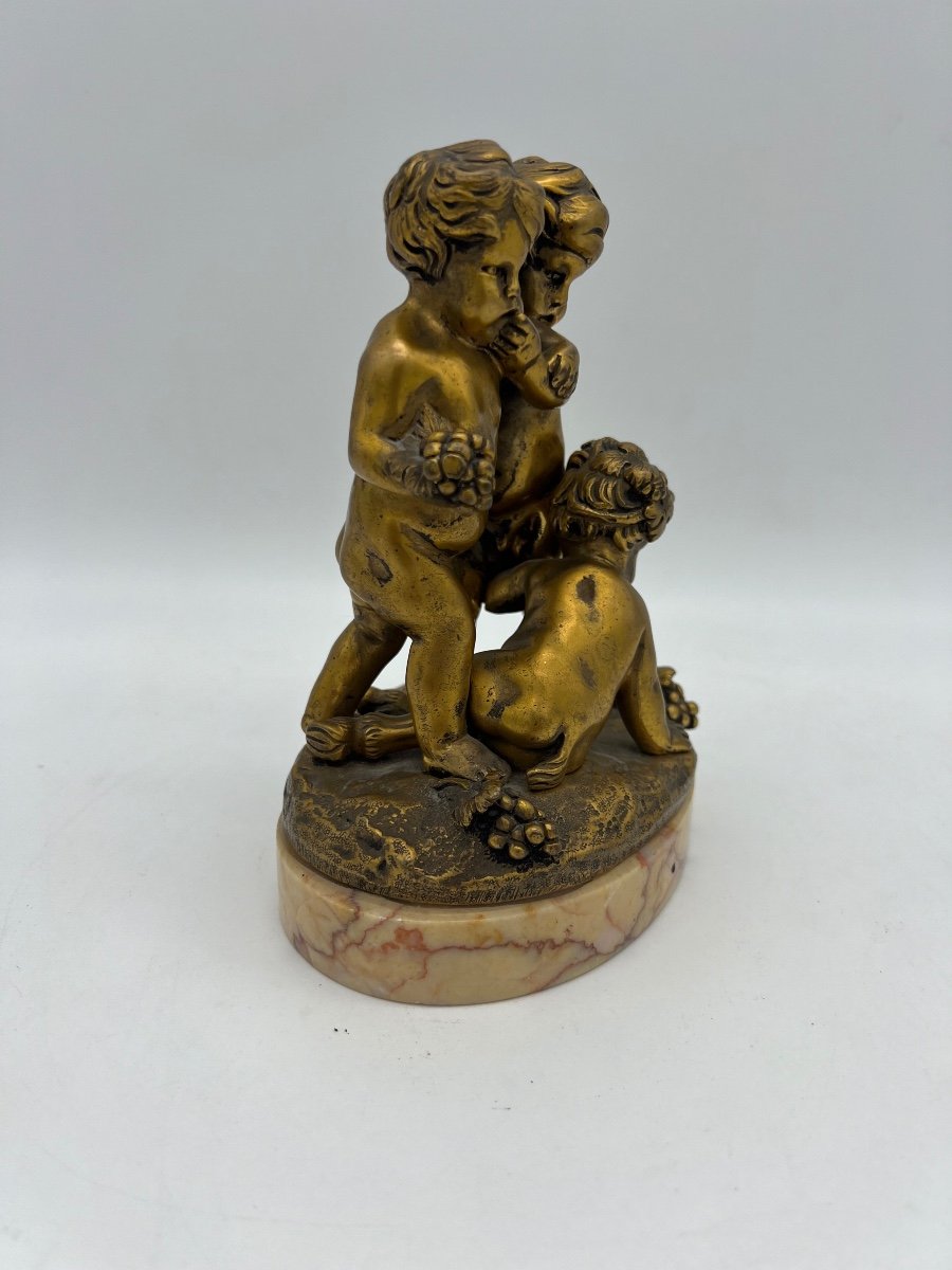 Statue En Bronze De Deux Enfants Et Un Faune Sur Un Socle En Marbre. -photo-2