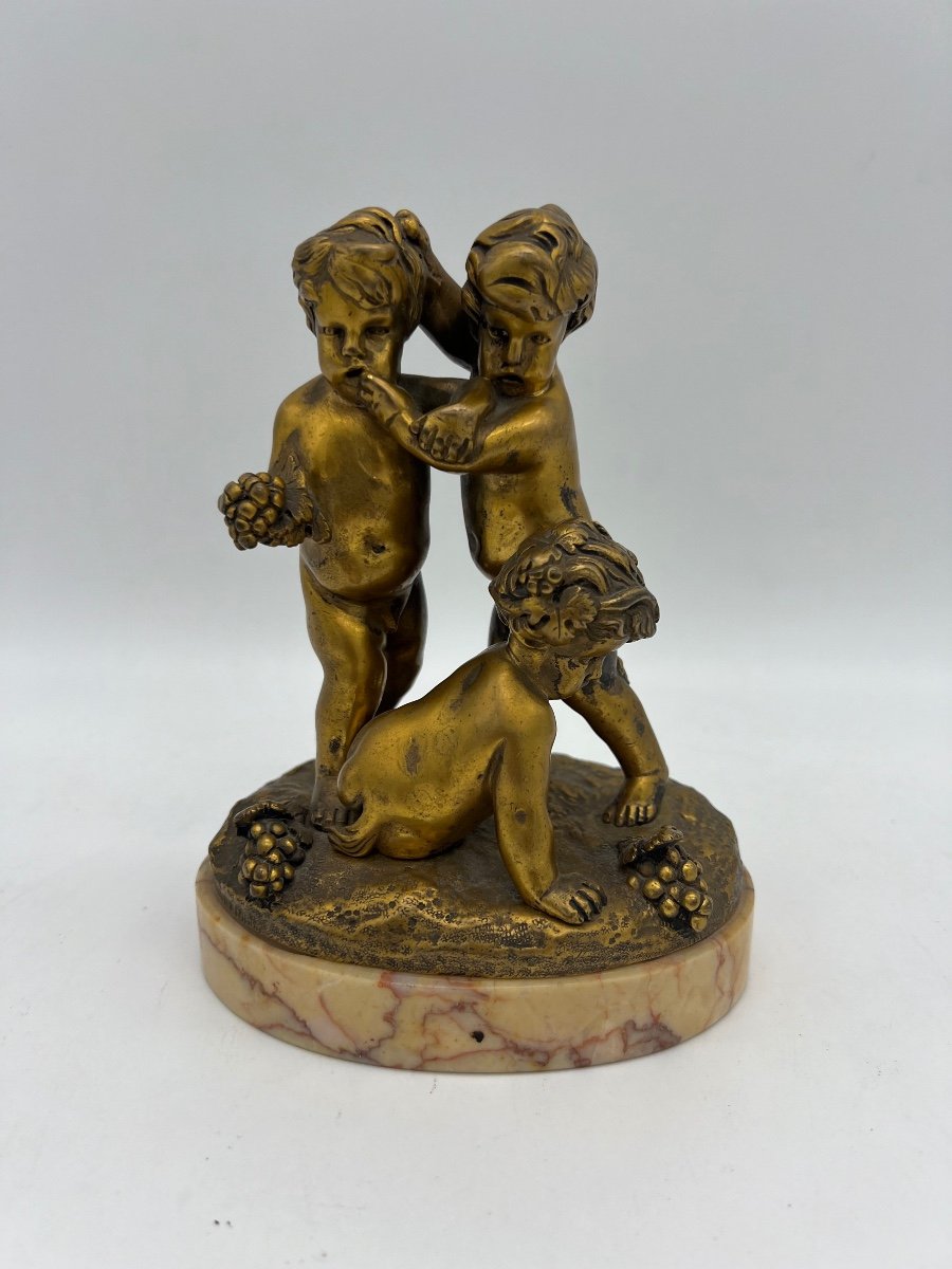 Statue En Bronze De Deux Enfants Et Un Faune Sur Un Socle En Marbre. 