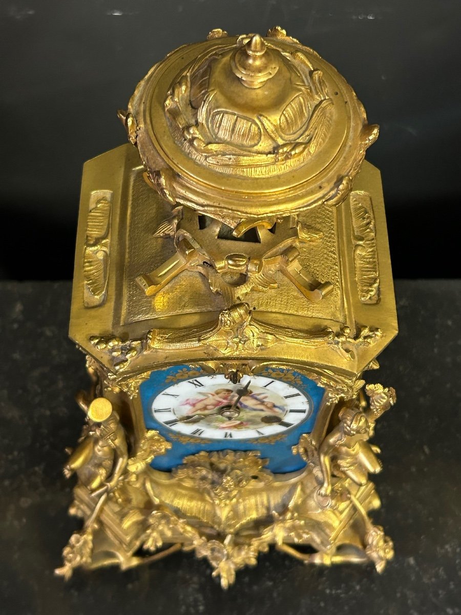 Gilt Bronze Pendulum And Porcelain Plates From The Napoleon III Period-photo-1