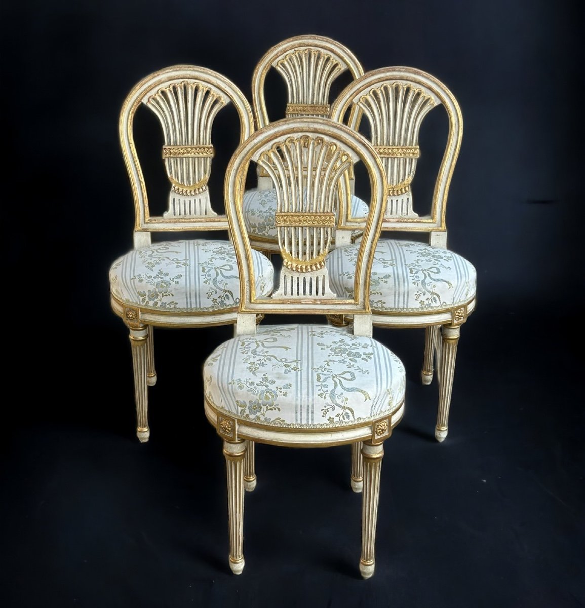 Suite De Quatre Chaises Montgolfières De Style Louis XVI - Bois Laqué Et Doré -photo-2