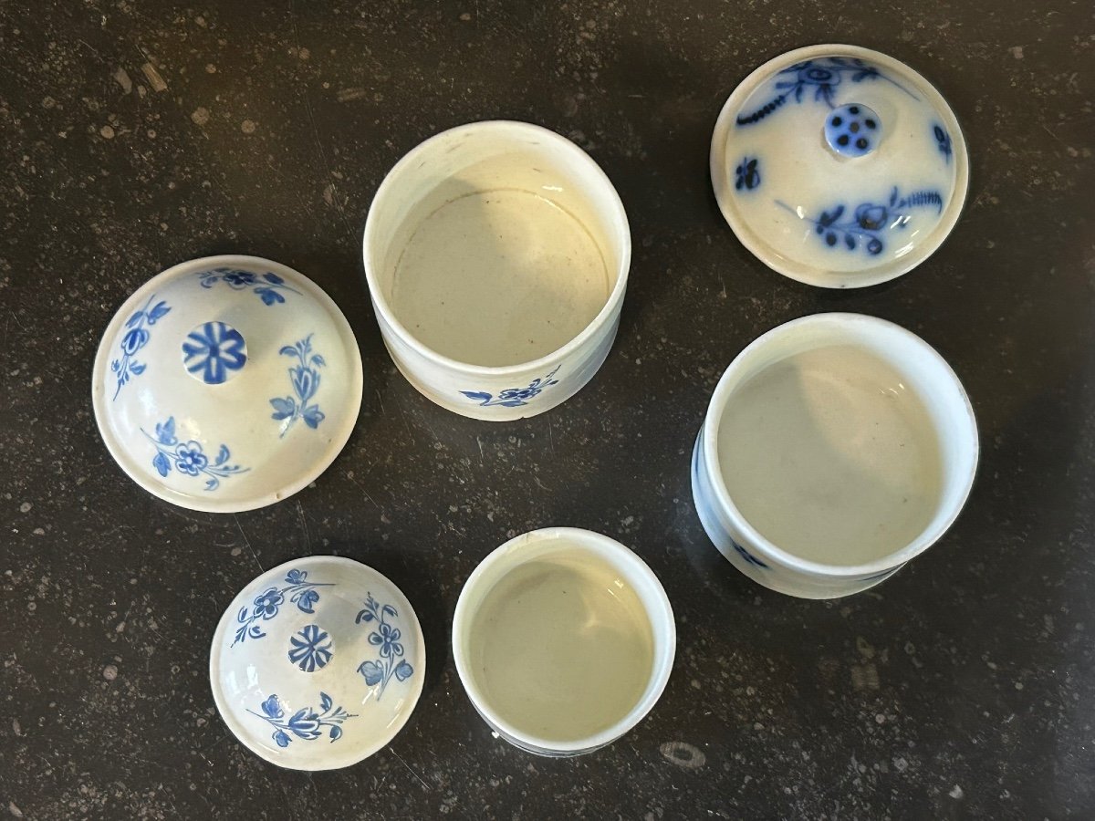 Manufacture De Mennecy Trois Pots à Fard En Porcelaine D’époque XVIIIème-photo-3