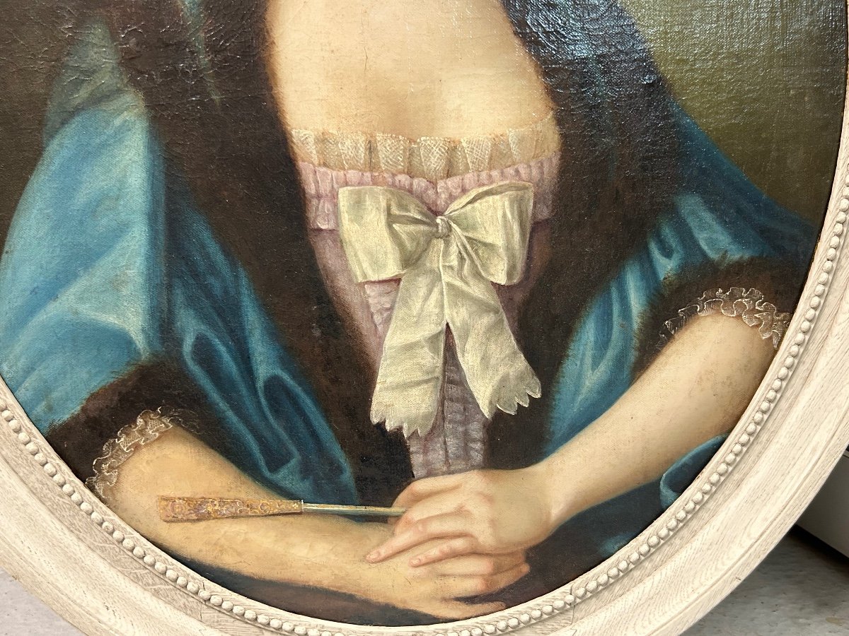 French School Of The 18th Century Portrait Of A Woman With A Fan Oil On Canvas -photo-4