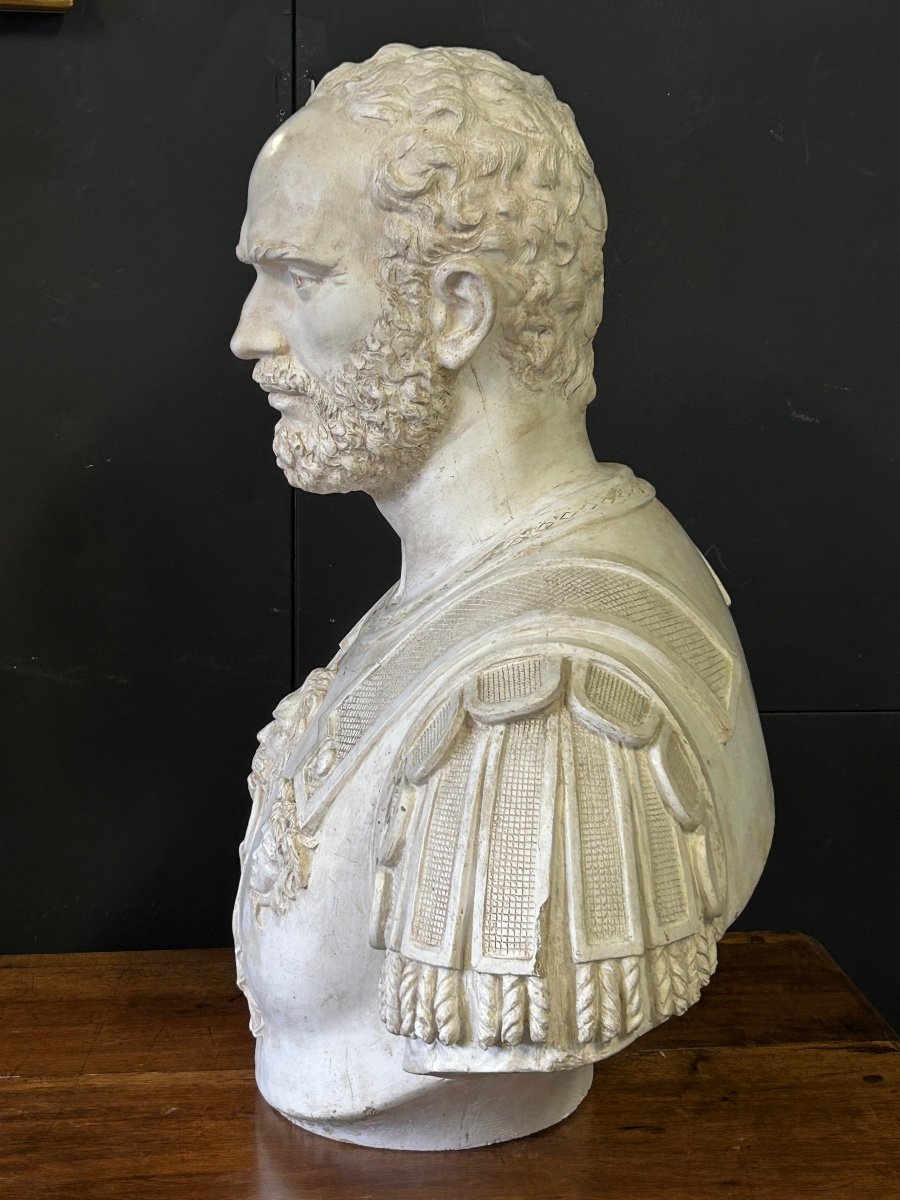 Important Bust Portrait Of A Roman Emperor In Cuirass - Plaster Sculpture 20th Century -photo-5