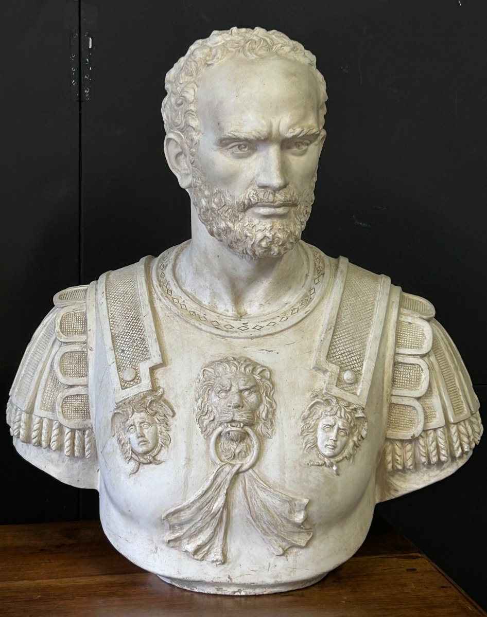 Important Bust Portrait Of A Roman Emperor In Cuirass - Plaster Sculpture 20th Century 