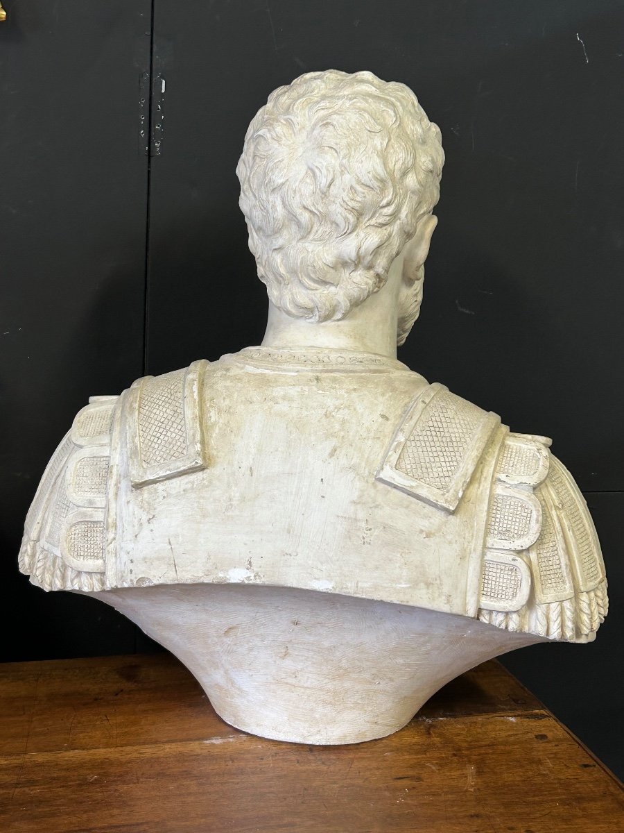 Important Bust Portrait Of A Roman Emperor In Cuirass - Plaster Sculpture 20th Century -photo-2