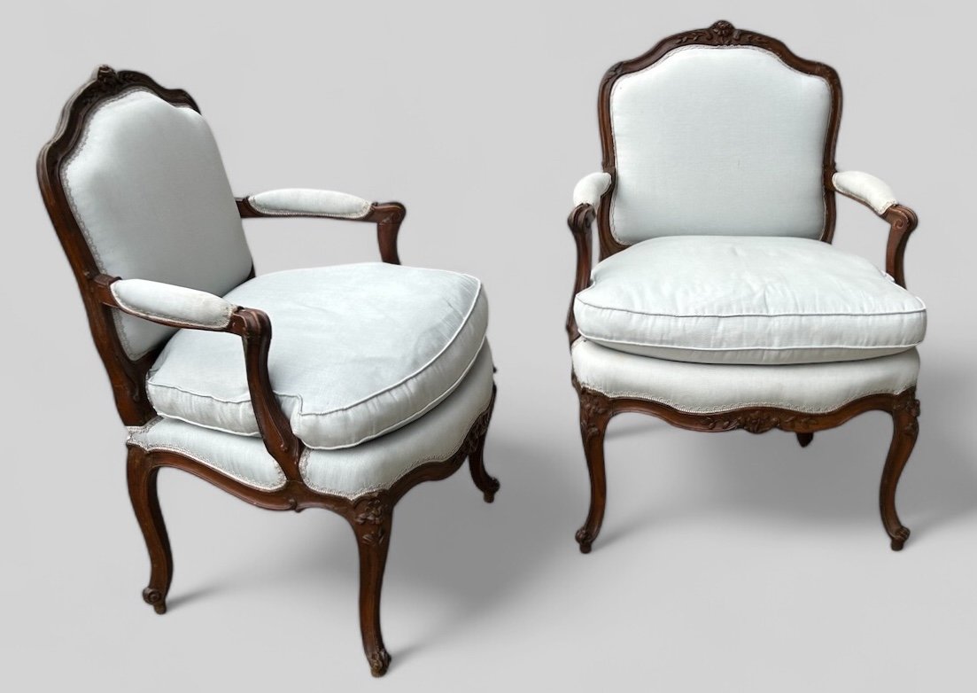 Paire De Fauteuils à  Dossiers Plat  En Noyer D’époque Louis XV - XVIIIème