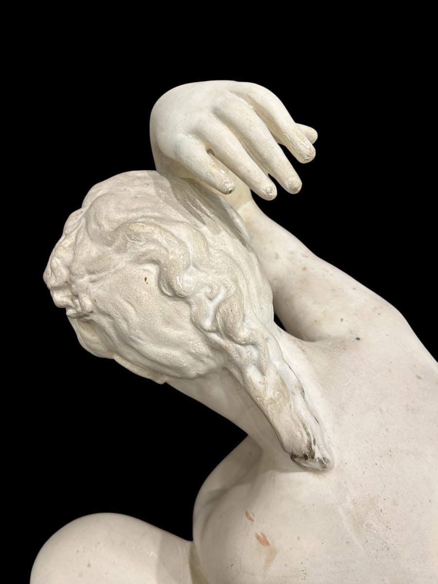 Aphrodite Or Crouching Venus - Plaster Sculpture Cast From The Louvre Circa 1900 H 78 Cm -photo-2