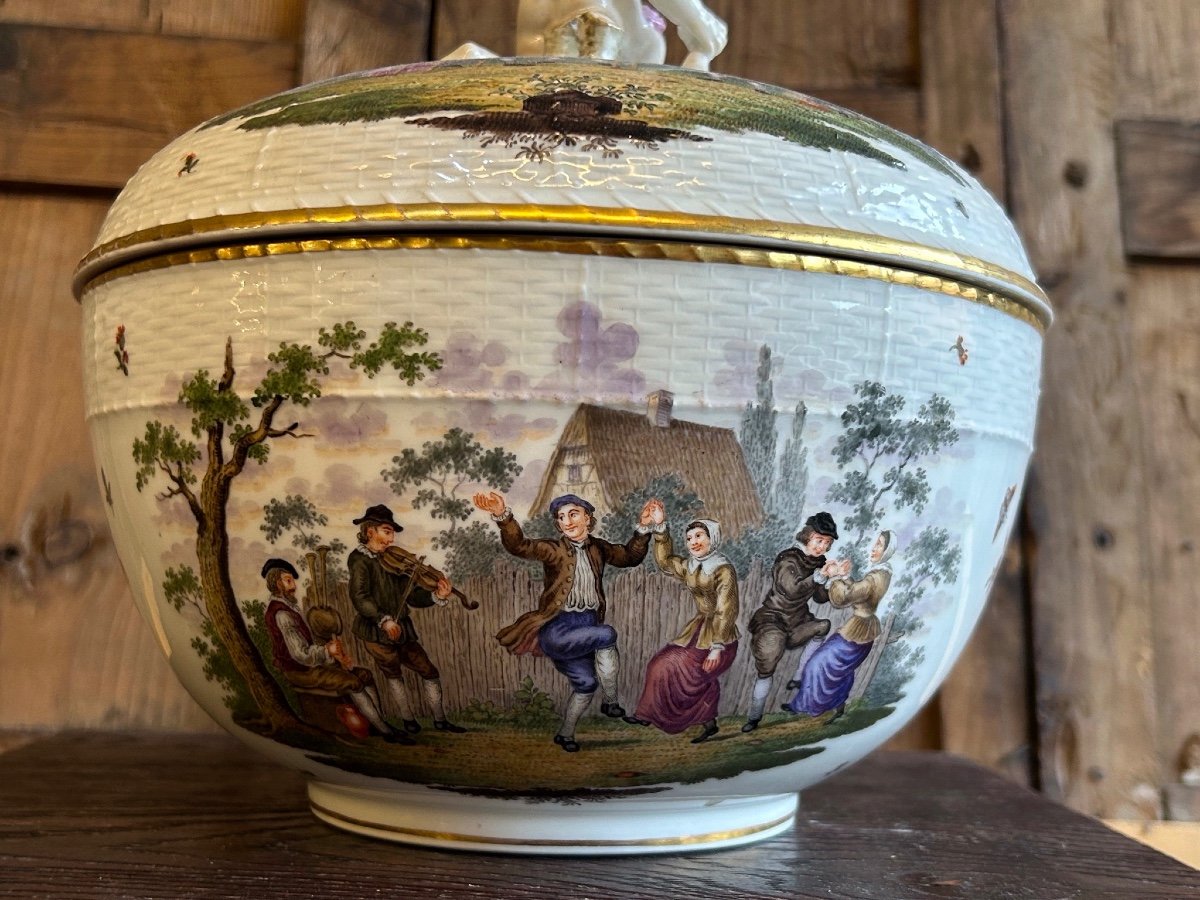 Covered Berlin Porcelain Tureen Or Punch Bowl, 19th Century -photo-2