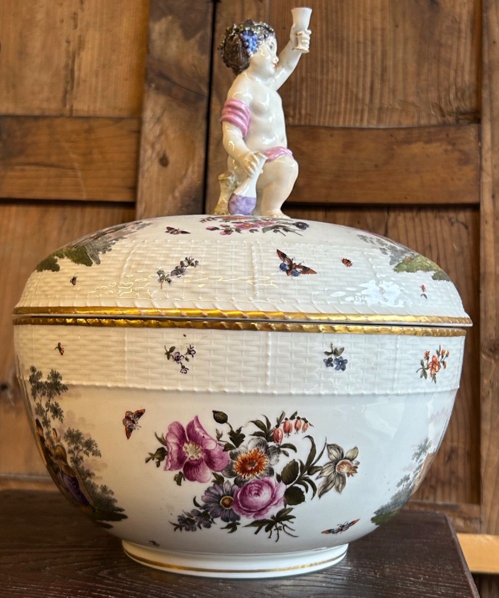 Covered Berlin Porcelain Tureen Or Punch Bowl, 19th Century -photo-3