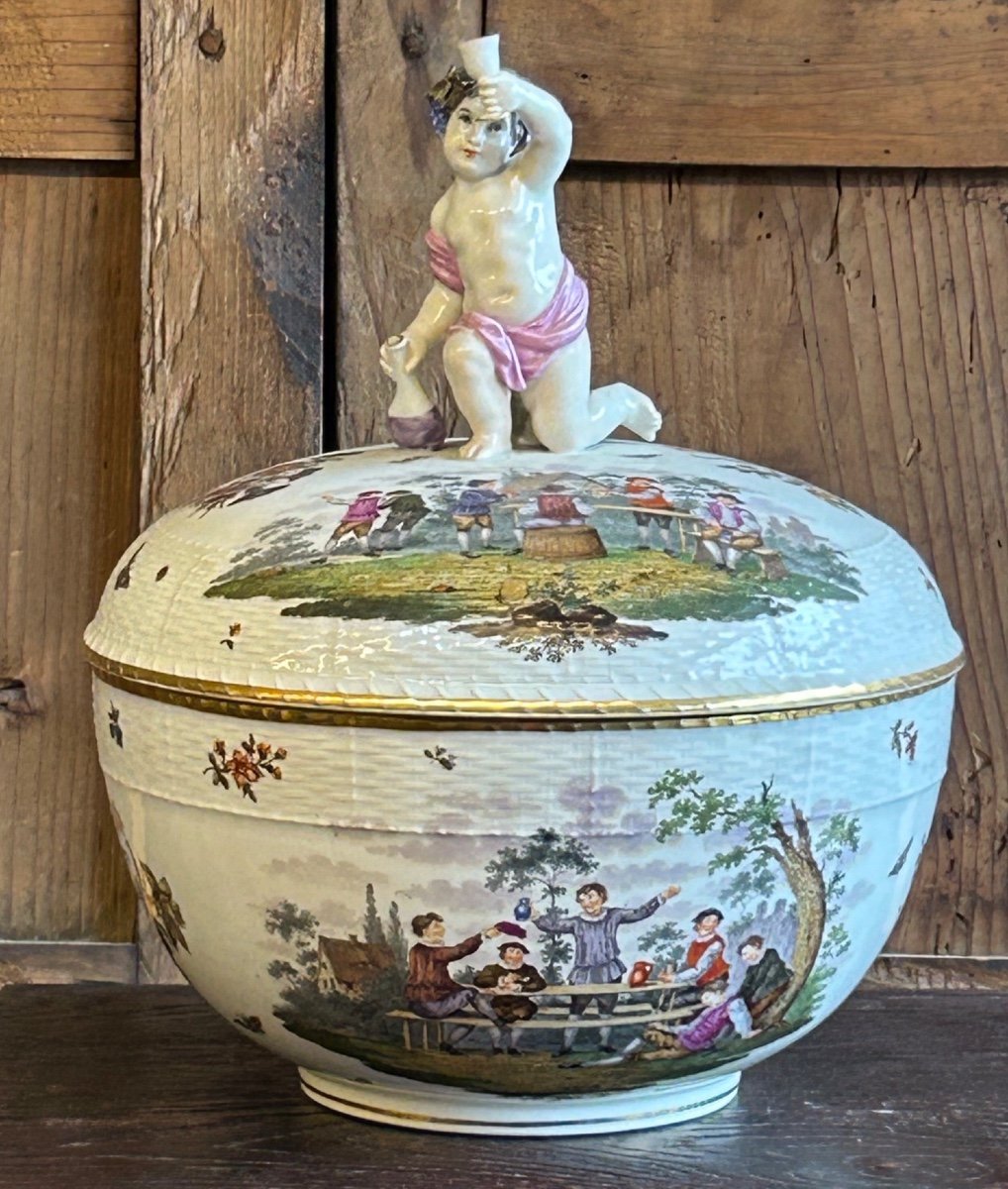 Covered Berlin Porcelain Tureen Or Punch Bowl, 19th Century 