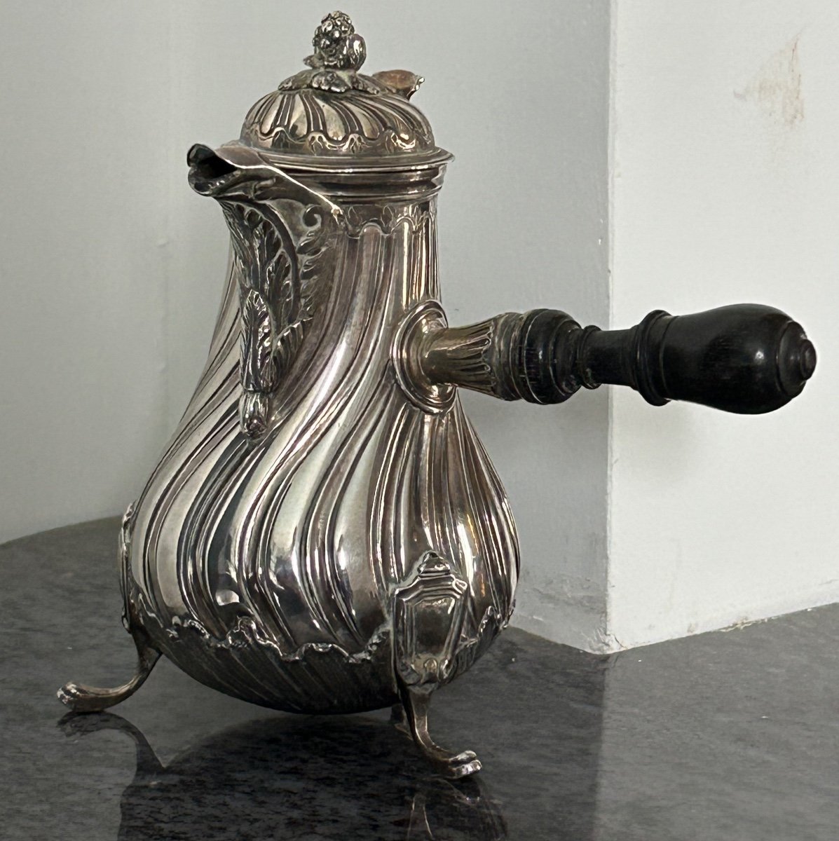 Verseuse - Cafetière Piriforme à Feston Torse En Argent Massif De Style Louis XV - égoïste 