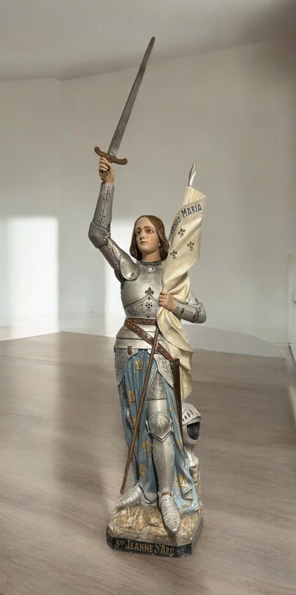 Grande Sculpture D’église Ou De Chapelle En Plâtre Polychrome Jeanne D’arc En Armure Vers 1900