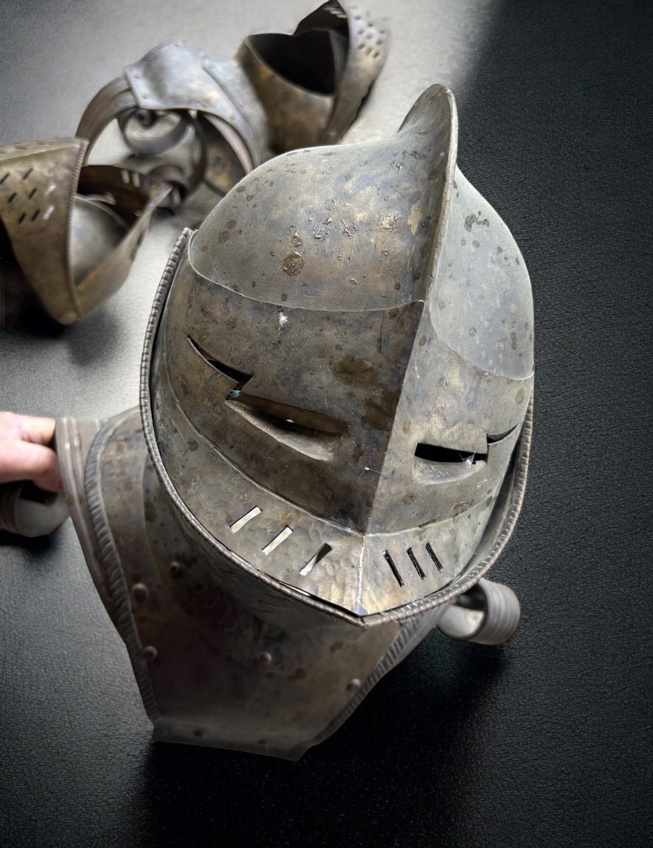 Trois Casques Heaume Médiéval Montés En Appliques vers 1950 - armure chevalier - H 70 cm-photo-5