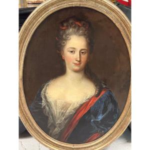 French School - Portrait Of A Woman In Oval From The 18th Century H 90 Cm