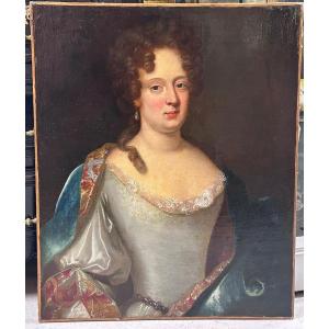 French School Of The 18th Century Portrait Of A Woman From The Louis XV Period 