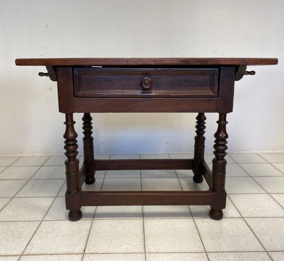 Table à Bobines Bolognaise En Noyer. époque Des Années 1600