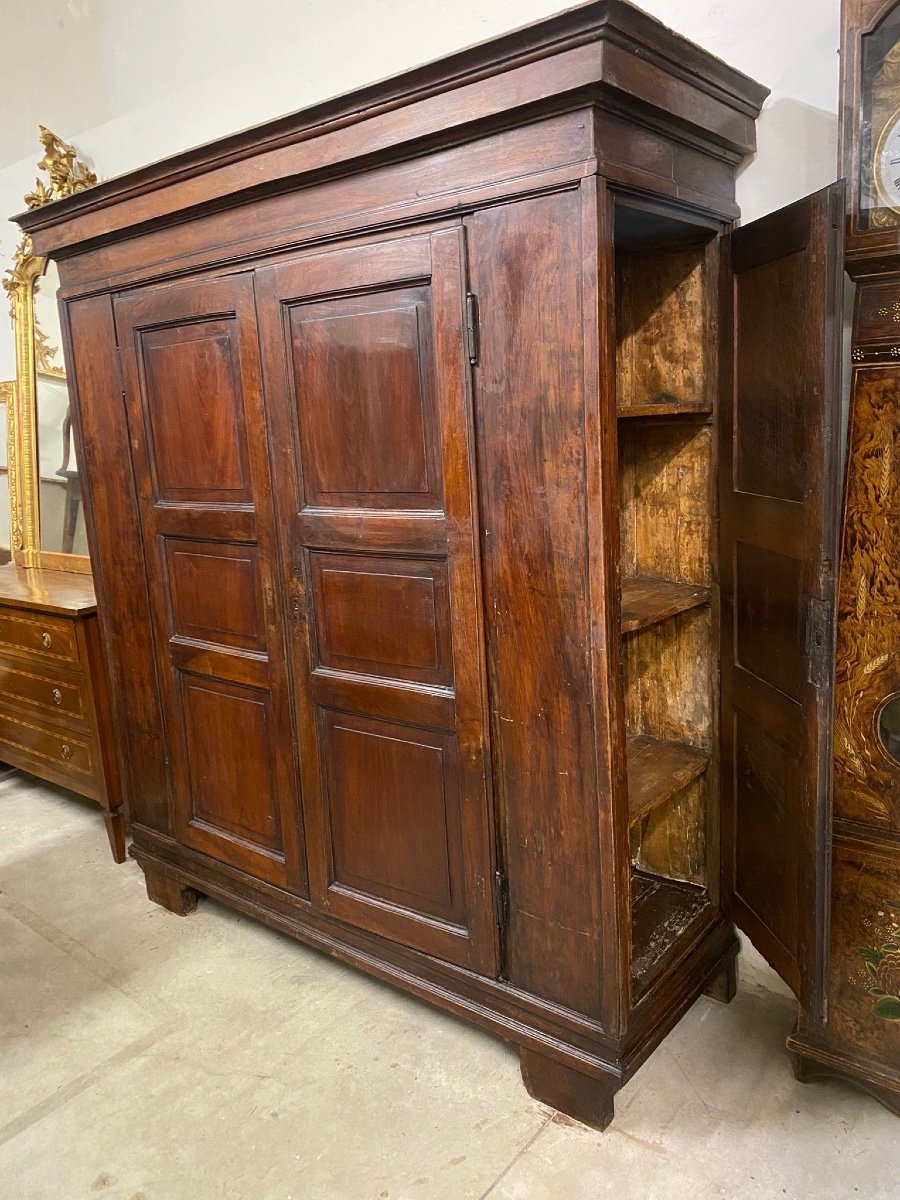 Lombard Walnut Wardrobe With Side Doors. Cremona Early 18th Century-photo-3